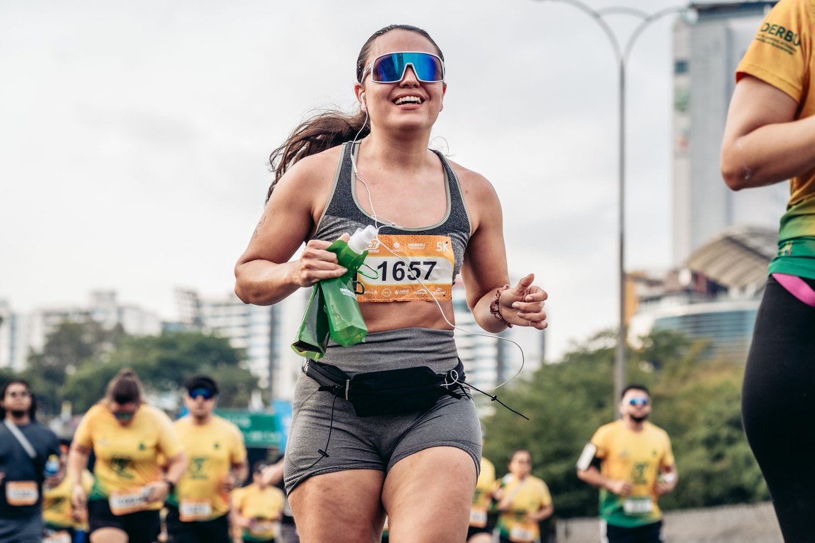 Gaby Lozano corriendo una carrera de 5K en Bucaramanga